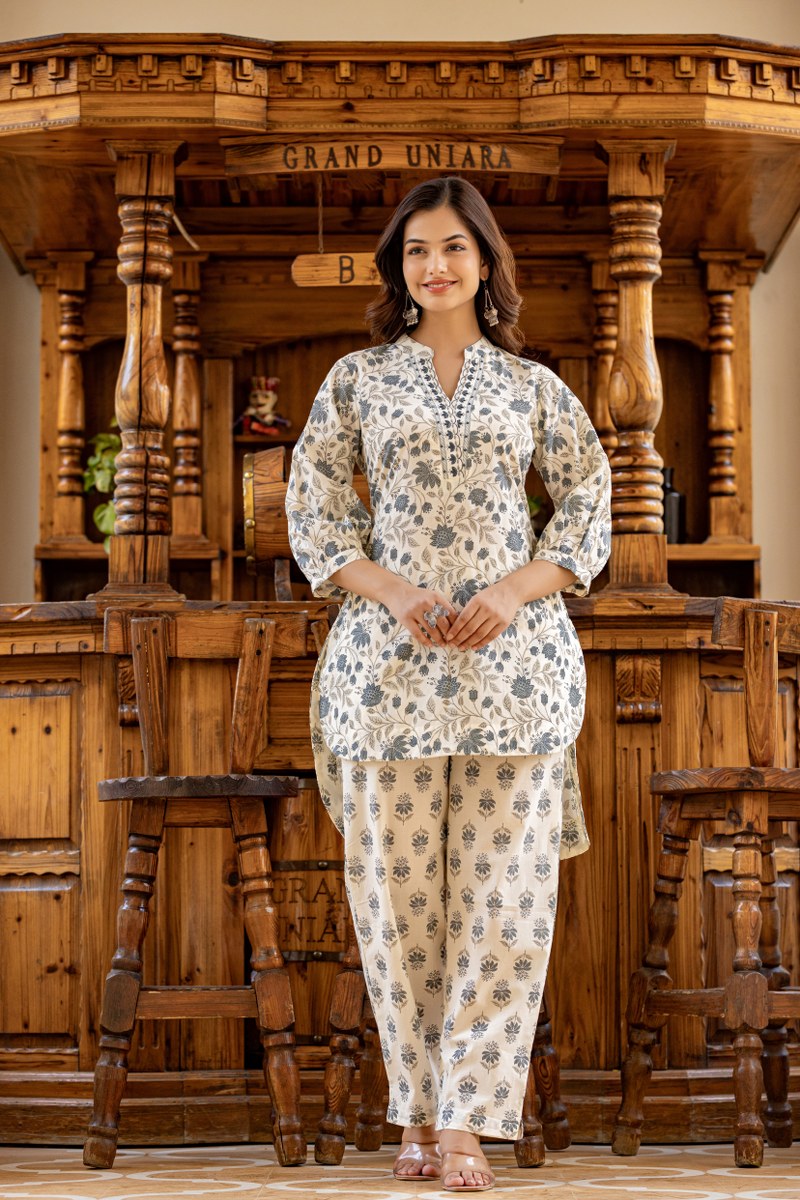 Women Beige & Blue Floral Print 2 Piece Co-ord Set