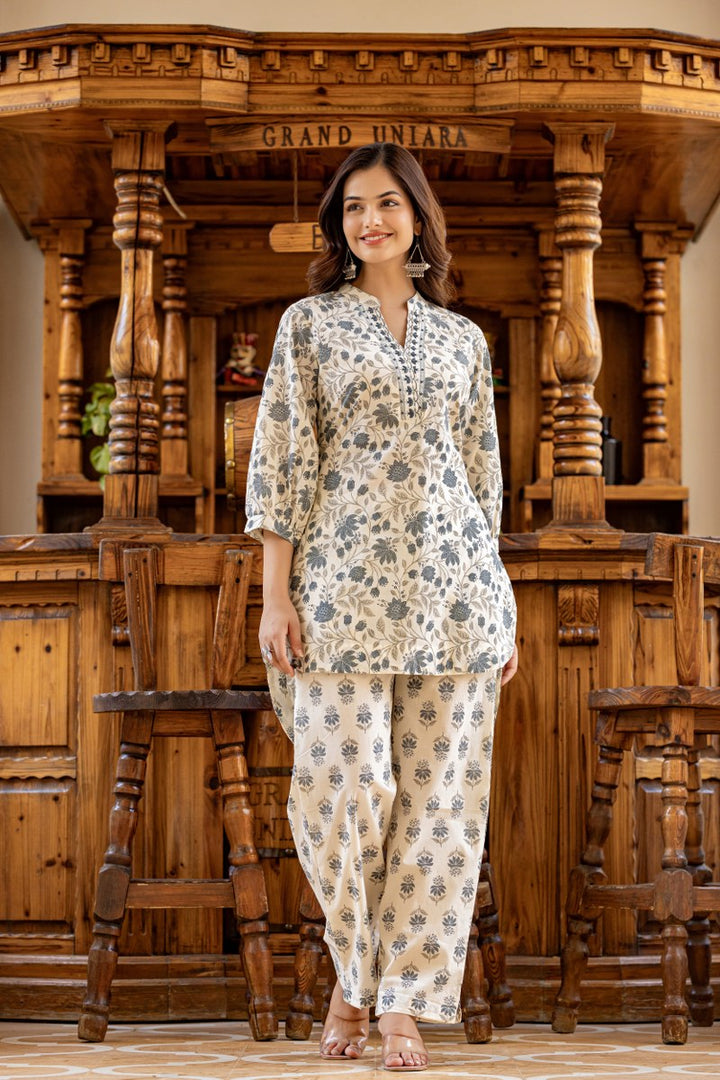 Women Beige & Blue Floral Print 2 Piece Co-ord Set