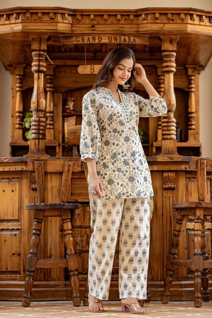 Women Beige & Blue Floral Print 2 Piece Co-ord Set
