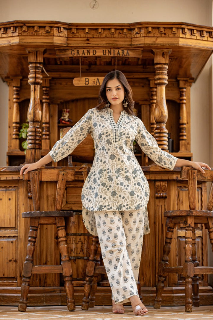 Women Beige & Blue Floral Print 2 Piece Co-ord Set