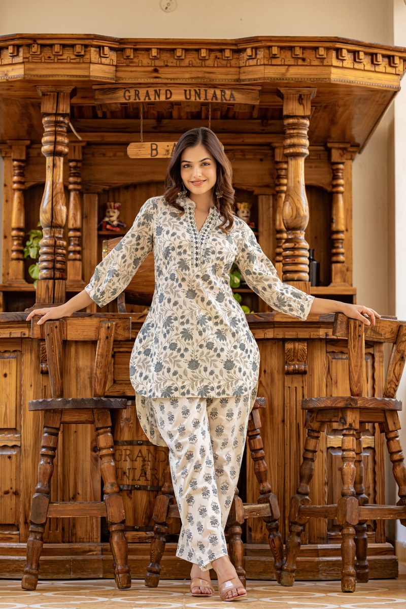 Women Beige & Blue Floral Print 2 Piece Co-ord Set