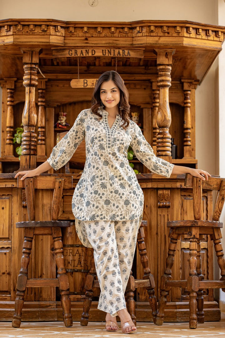Women Beige & Blue Floral Print 2 Piece Co-ord Set