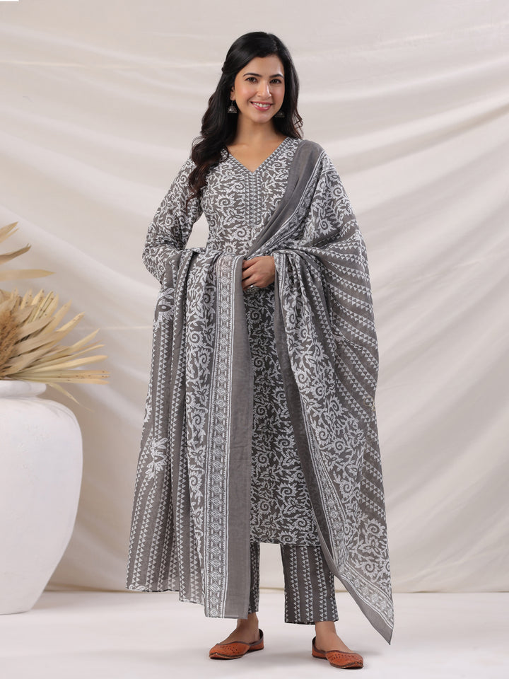 Grey Cotton Blend Kurta Set: A Perfect Blend of Tradition and Modernity