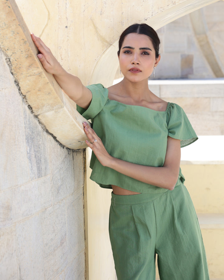 GREEN LINEN SOLID CO-ORD SET (WITH PANTS & CROP TOP)