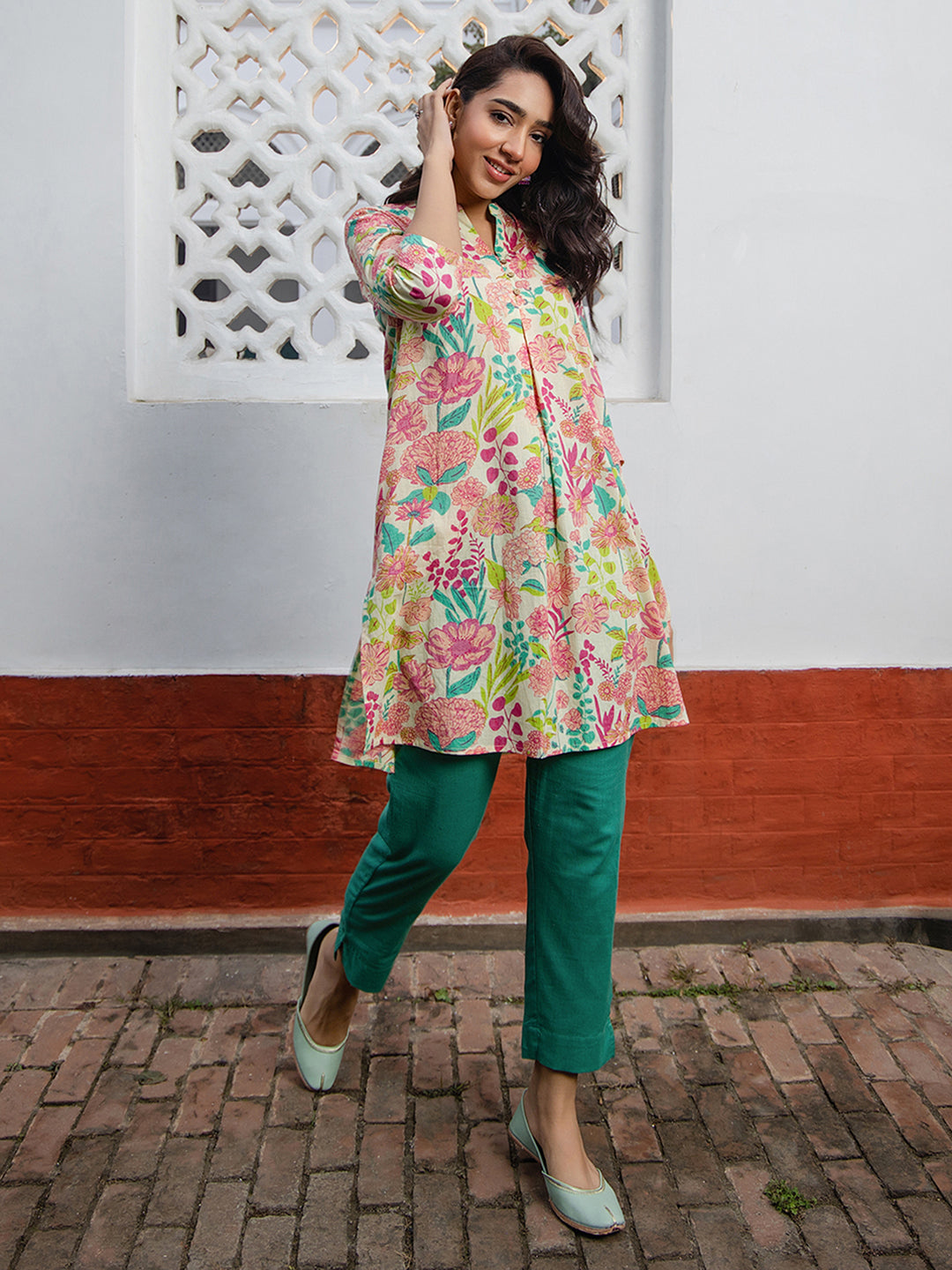 Vibrant Floral Print Tunic with Mandarin Collar