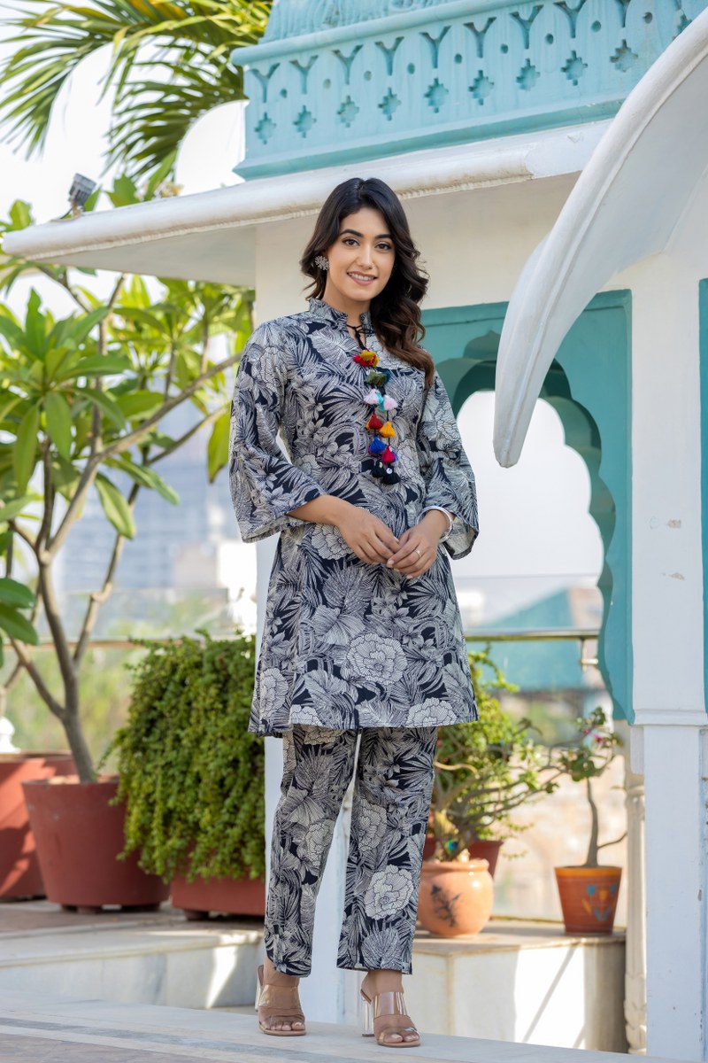 Women Black Tropical Print 2 Piece Co-ord Set