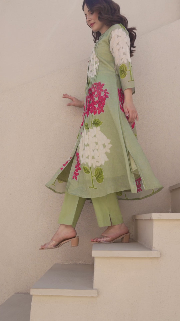 Green Floral Printed Mal Cotton Kurta Set For Women