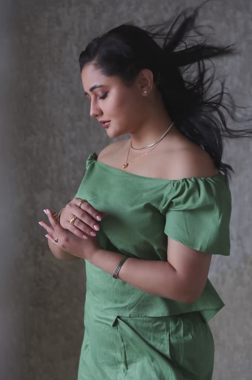 GREEN LINEN SOLID CO-ORD SET (WITH PANTS & CROP TOP)